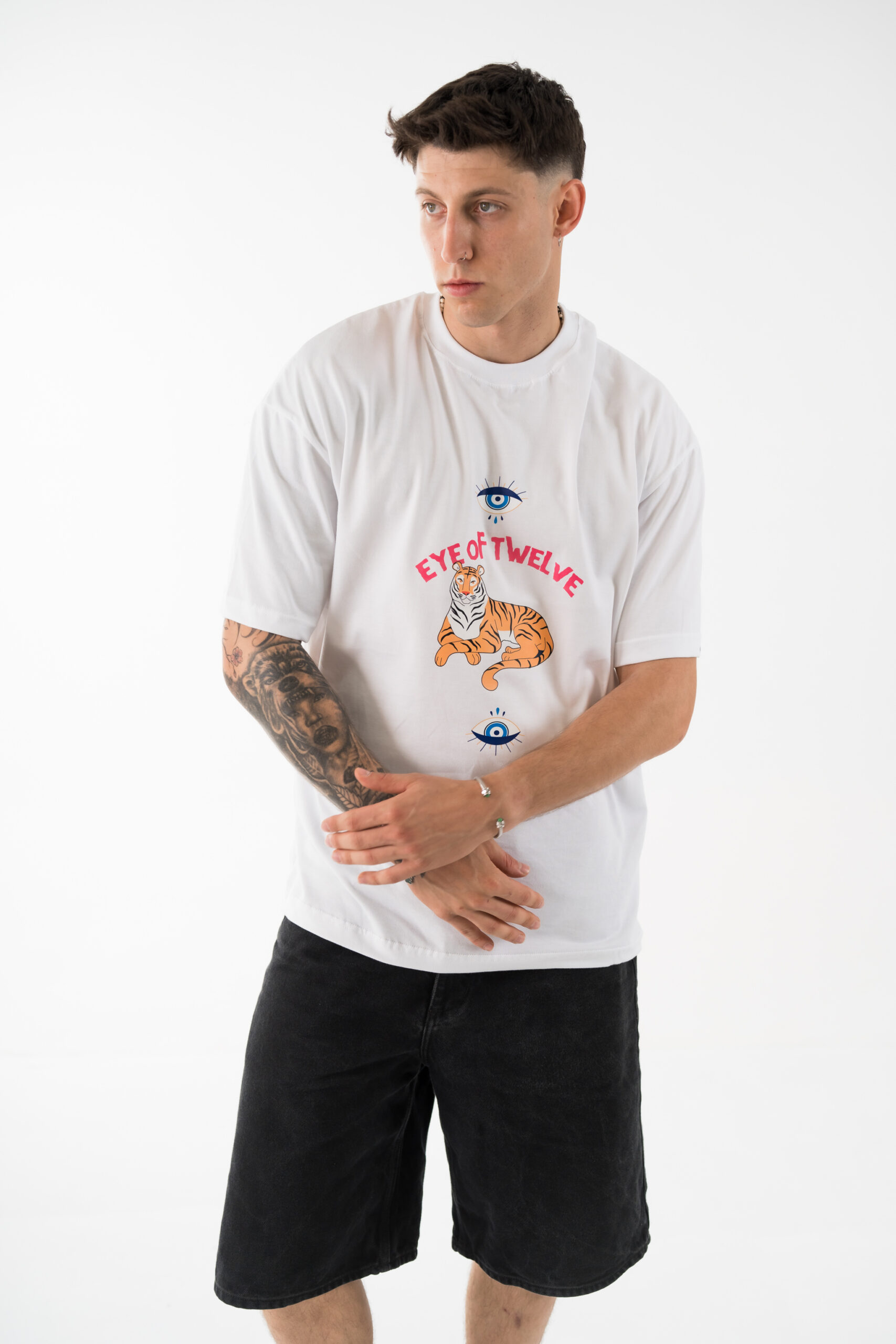 The eye of 12 oversized tee