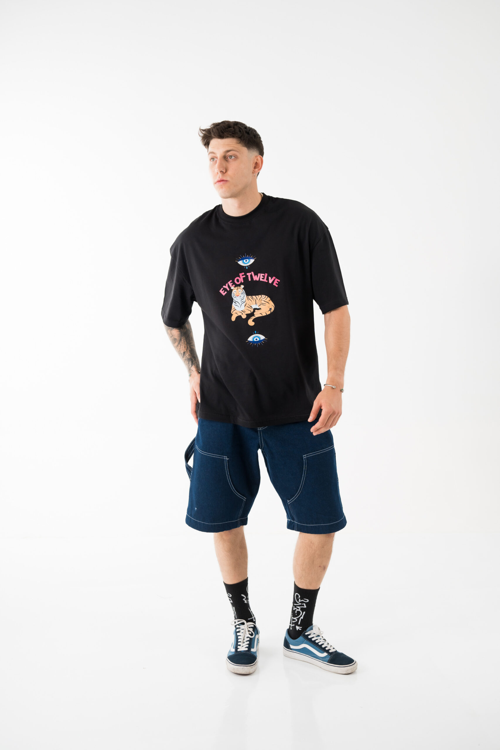 The eye of 12 oversized tee