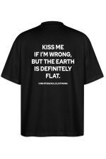 Kiss me if I'm wrong, but the earth is definitely flat Oversize Tee