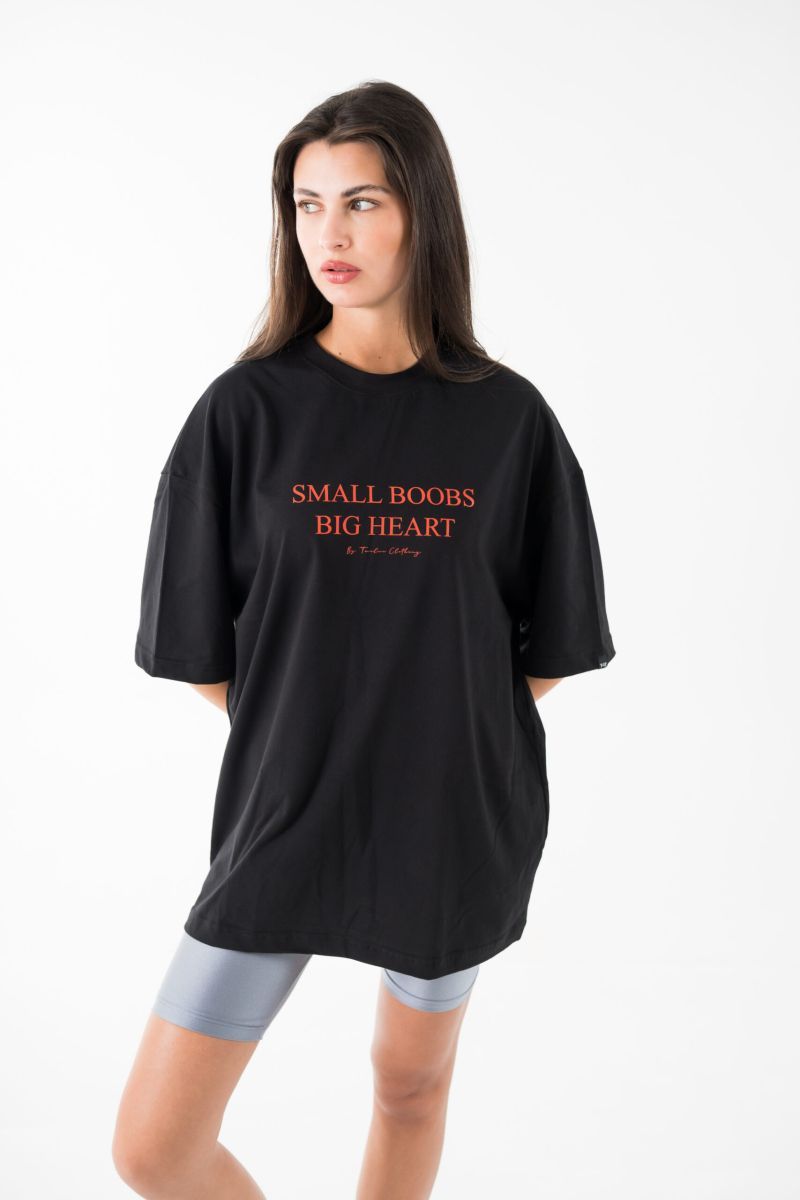 Φωτογραφία από Small boobs big heart oversized tee