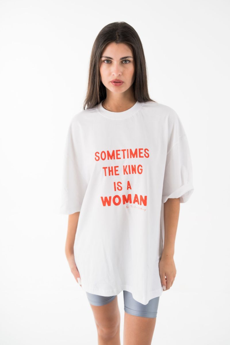 Φωτογραφία από Sometimes the king is a woman oversized tee