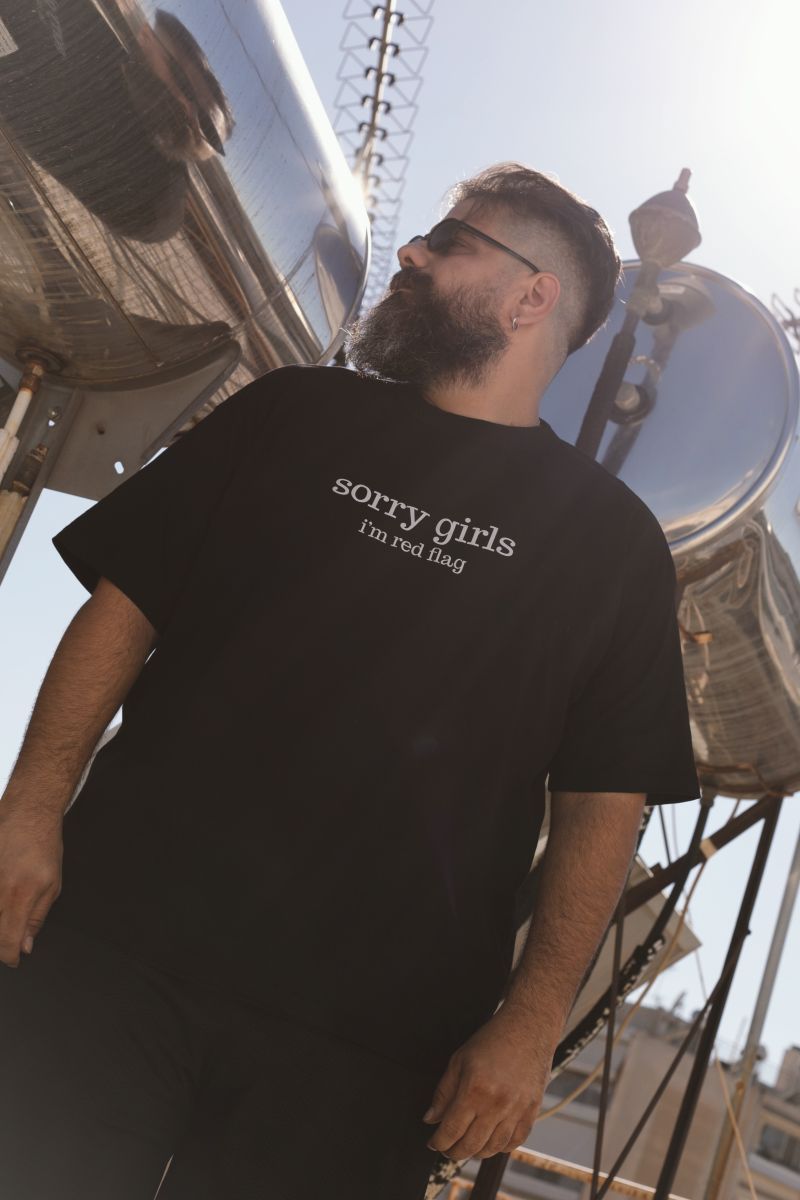 Φωτογραφία από Sorry girls I'm red flag Oversize Tee